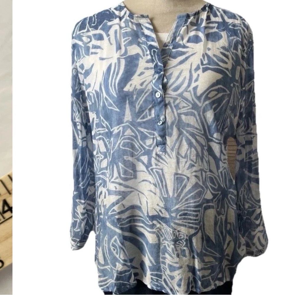 Grand And Greene Women's Blue And White Long Sleeved Lightweight Top Size Large